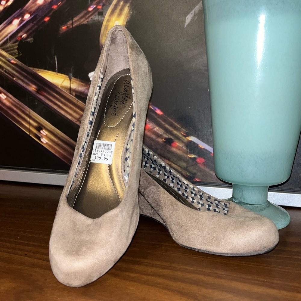 Women's Dexter Dexflex Taupe Pumps size 8.5W